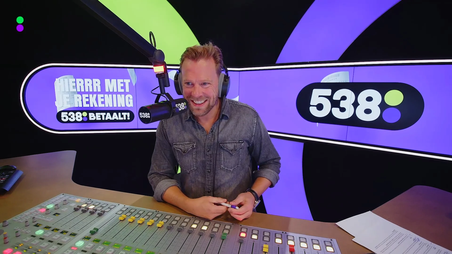 We bellen met Johan Derksen voor zijn verjaardag!