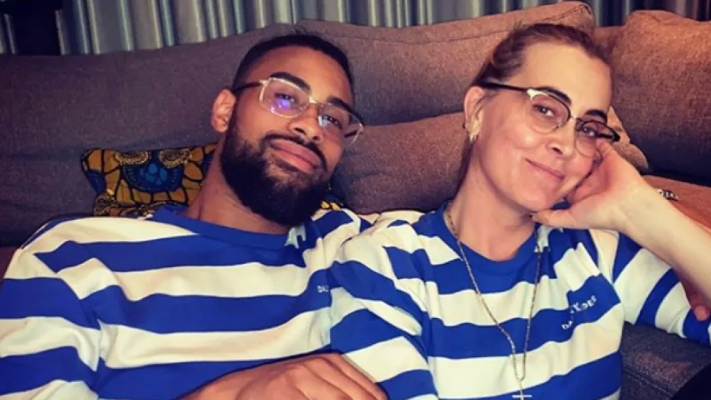 Anouk volgt verloofde weer op social media