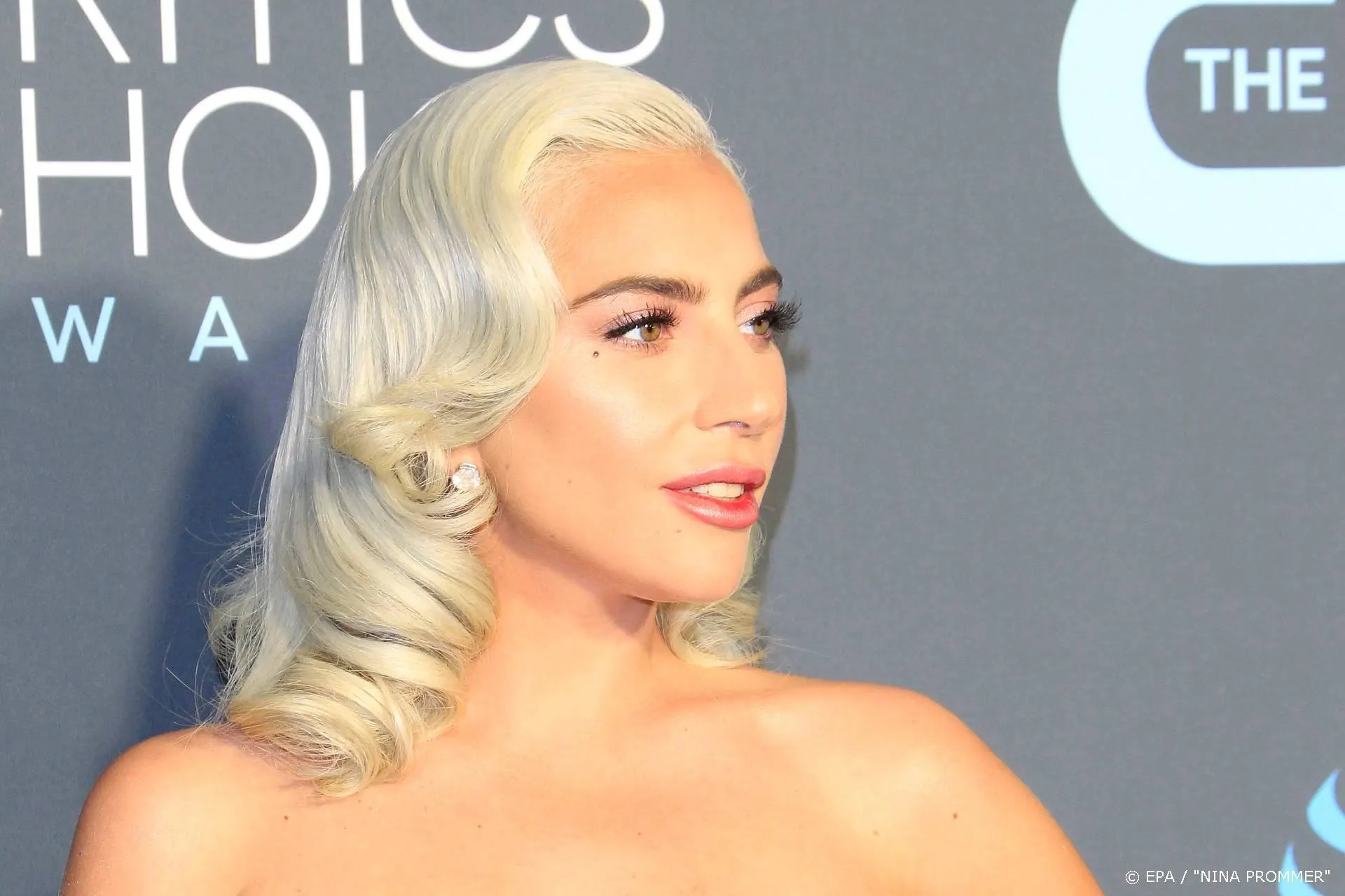 Lady Gaga stelt luistersessie album uit om dood George Floyd