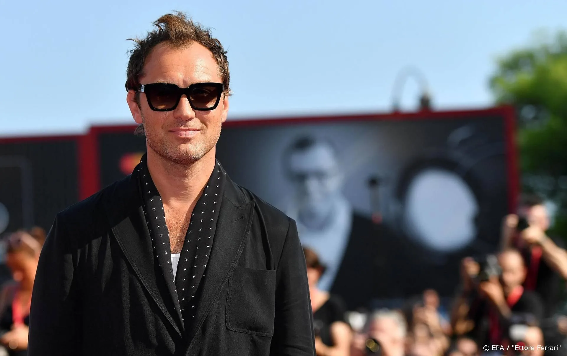 Jude Law wordt voor de zesde keer vader