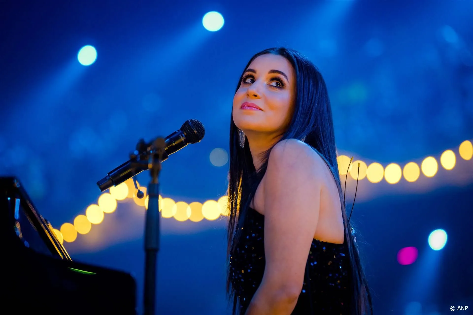 Bruiloft zangeres Karsu geteisterd door ongeluk en pech