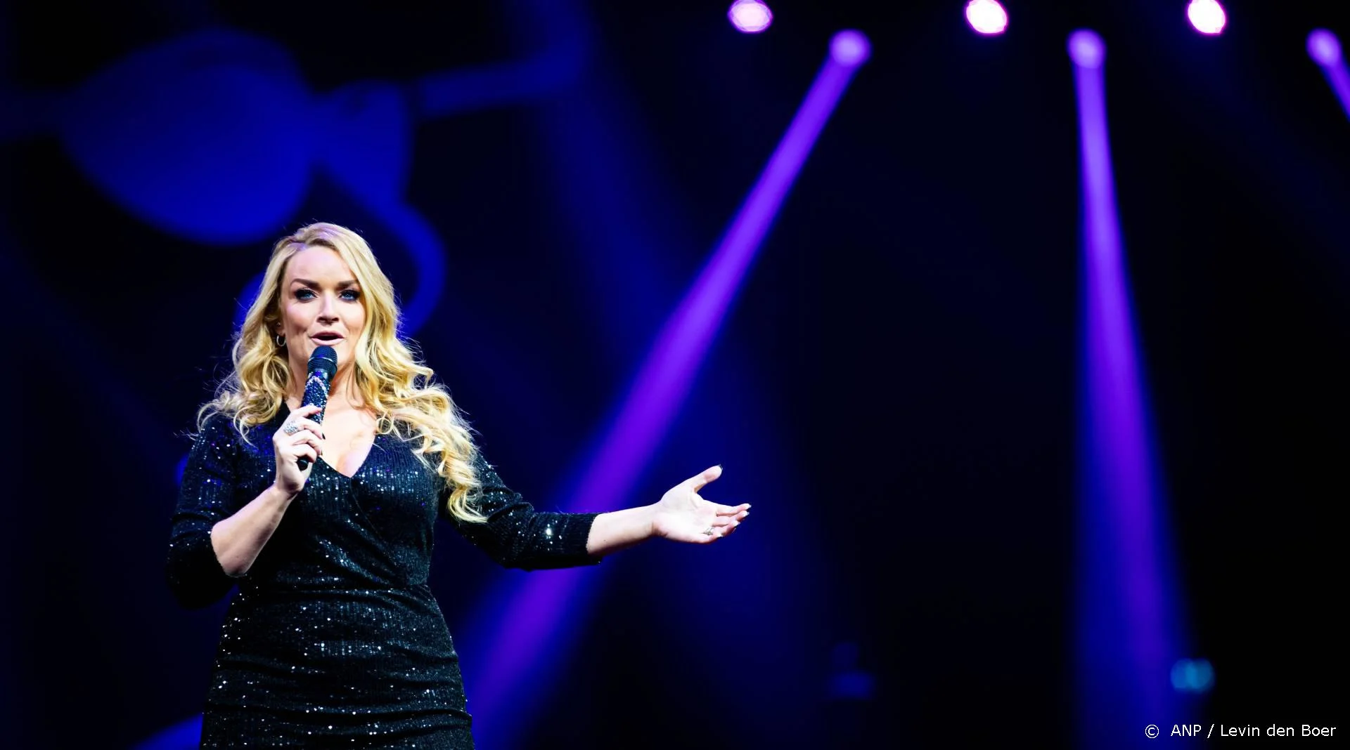 Samantha Steenwijk wil meedoen aan het songfestival