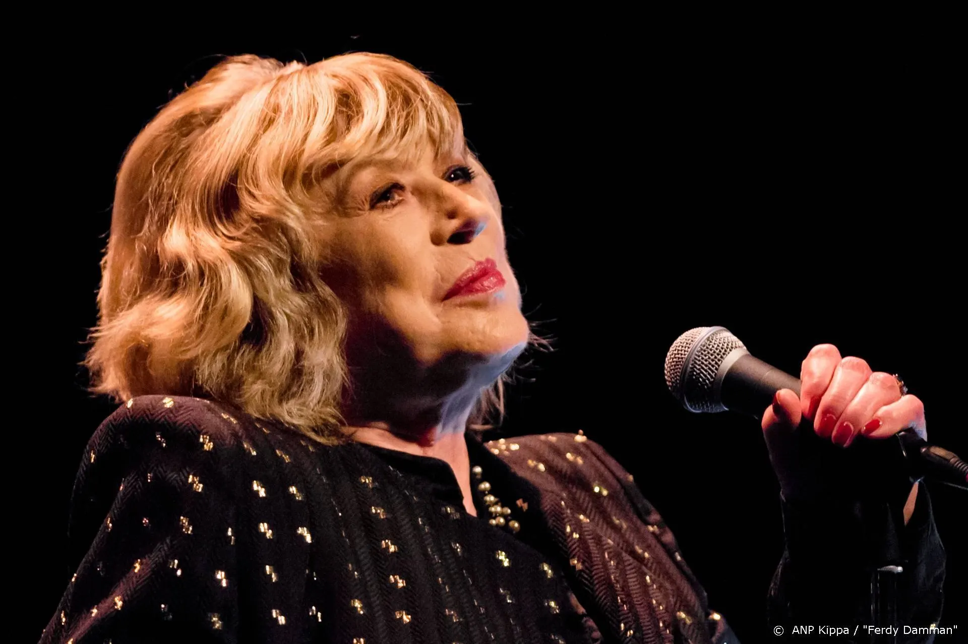 Marianne Faithfull opgenomen in ziekenhuis vanwege corona