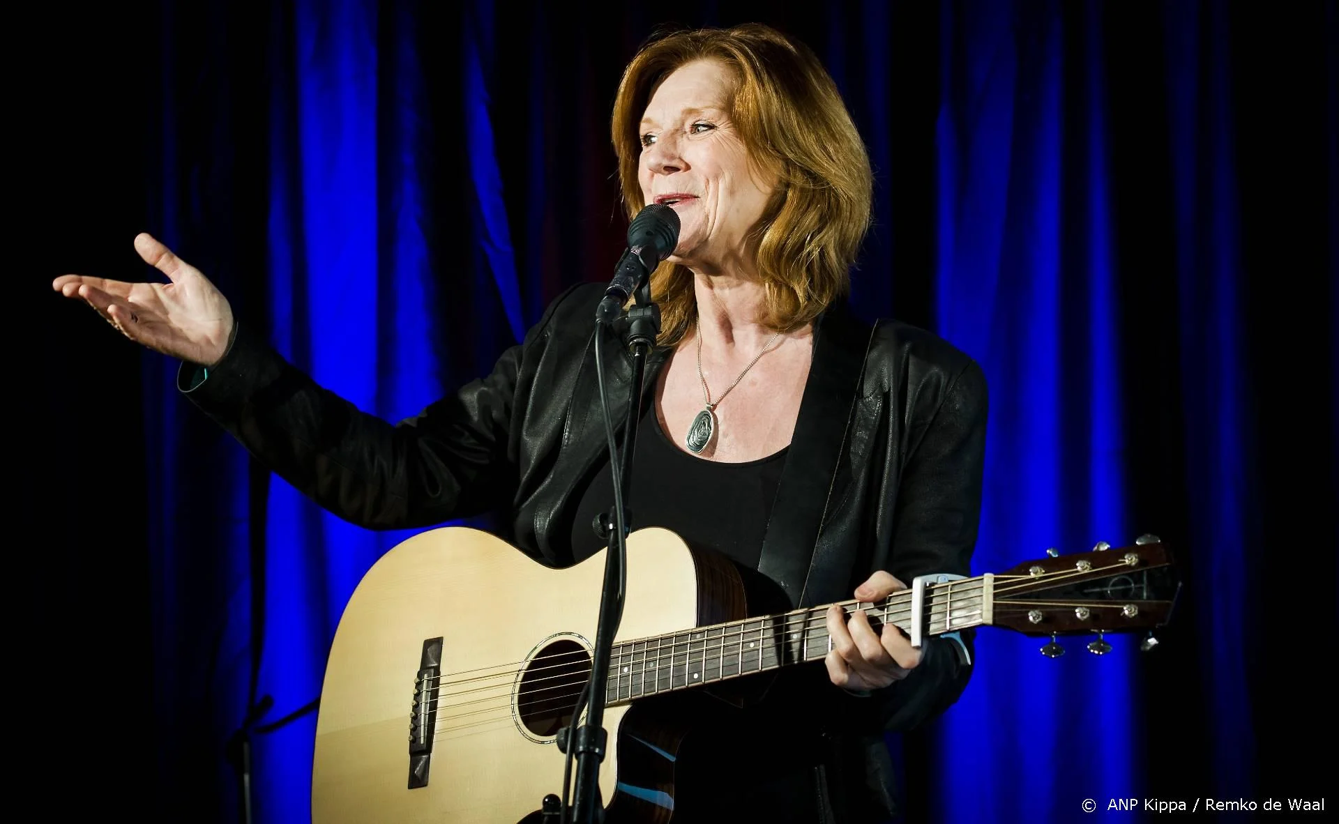 Lenny Kuhr heeft haar winnende songfestivalgitaar terug