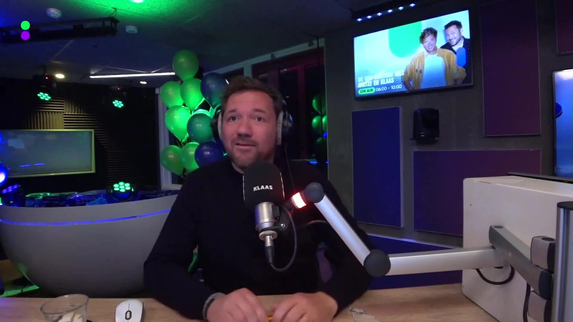 Raad met wie Klaas aan de ontbijttafel zit!