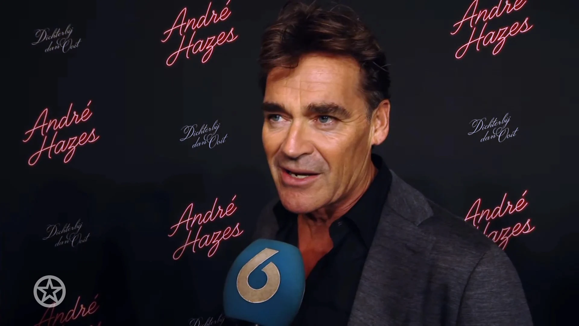 De première van Dichterbij dan ooit