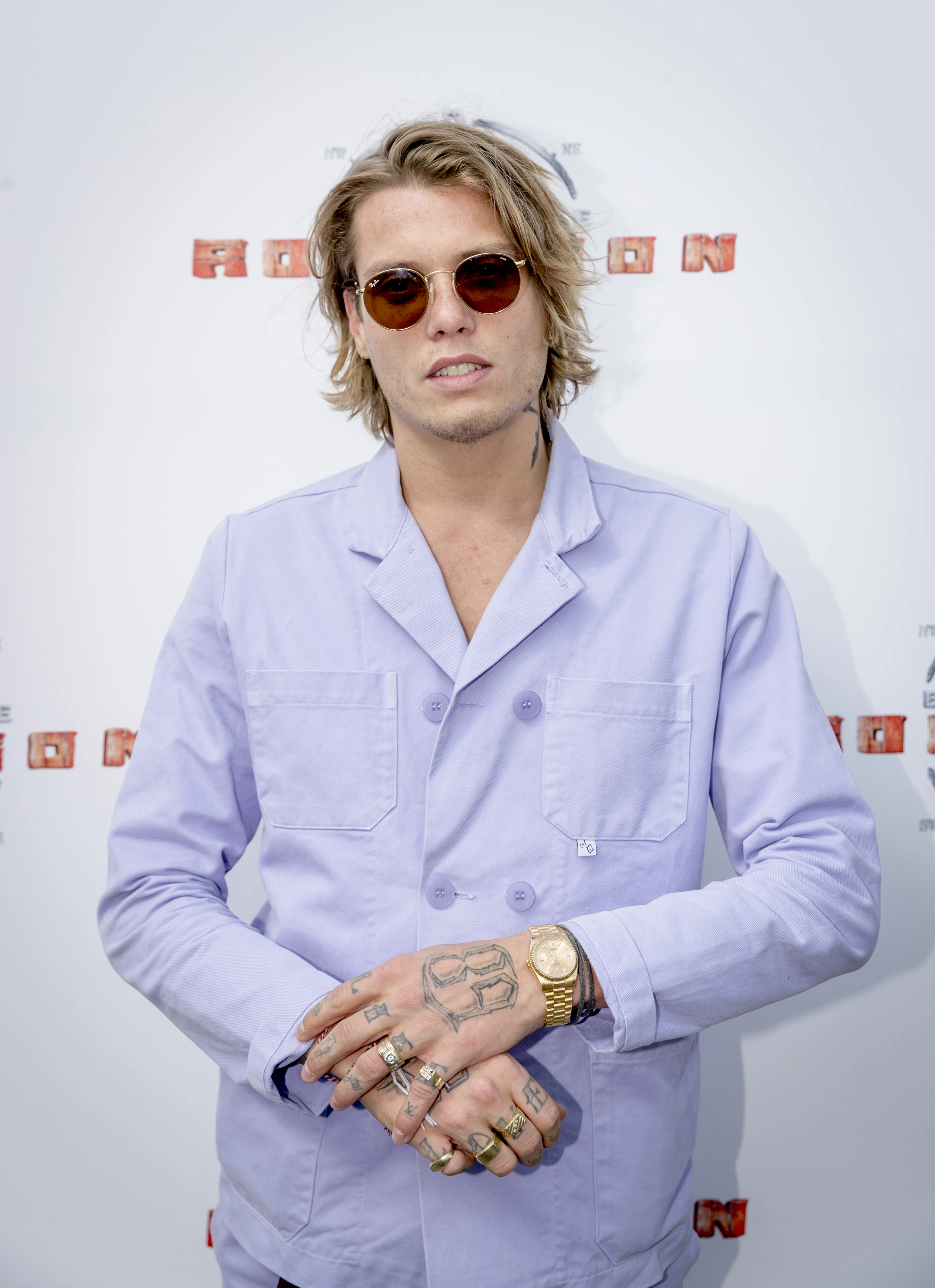 Tony Junior eindigt stapavond met bijzondere gast in bed