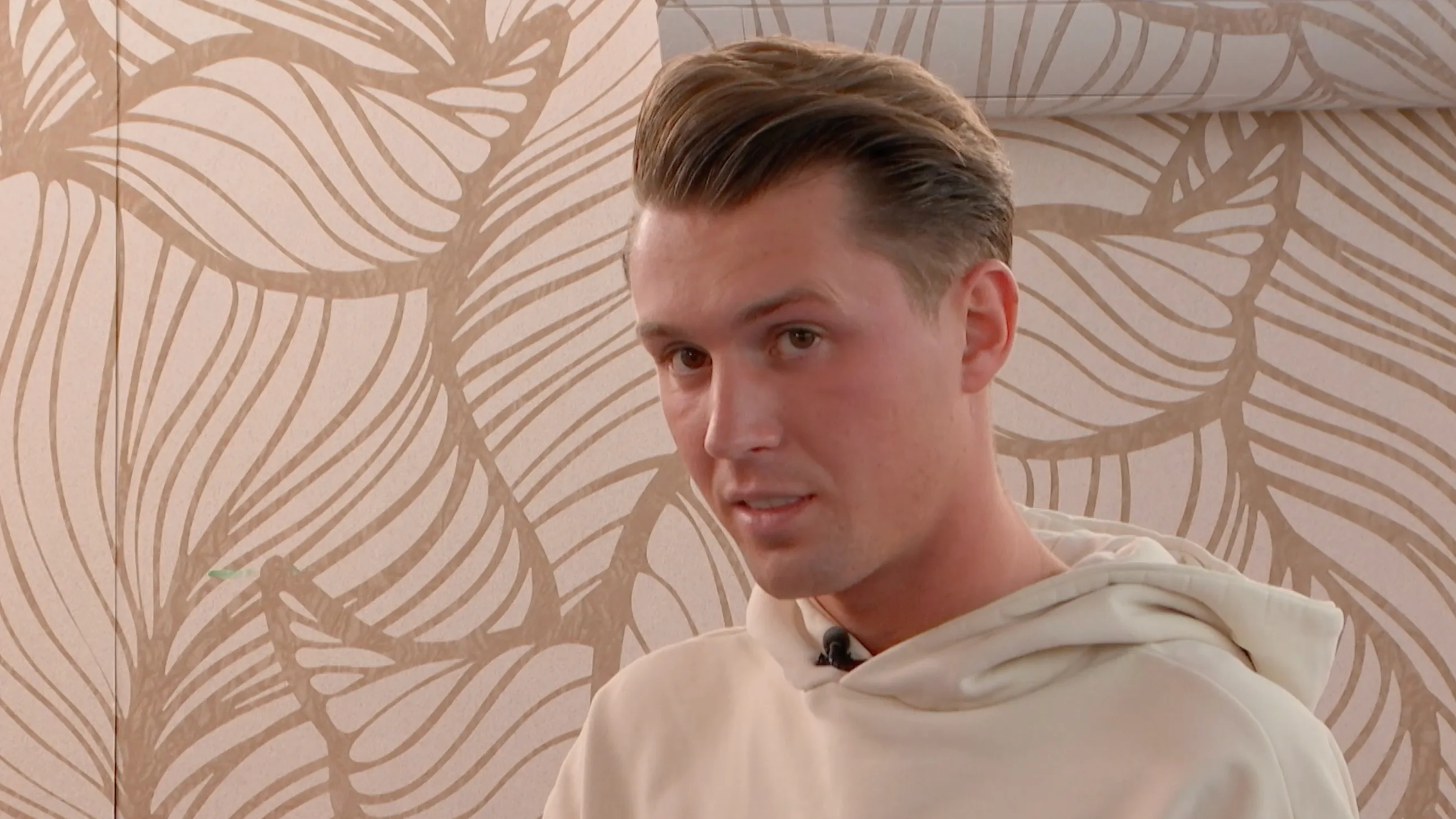 Ongemakkelijke beelden: Bondgenoten-Bradley duikt op in Lang Leve de Liefde