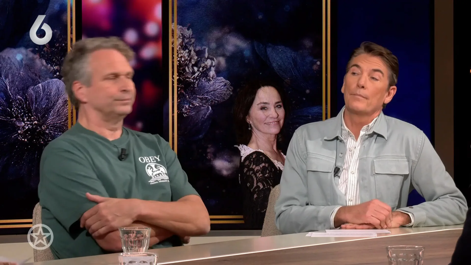 Jet de Nijs was voor het eerst sinds het overlijden van Rob de Nijs op tv bij De Tafel van Gert