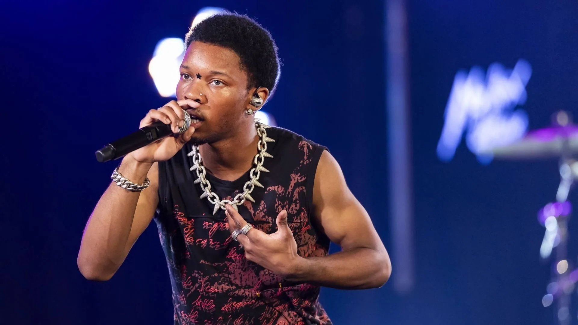 Nederlandse concerten van bekende zanger geannuleerd na moordonderzoek