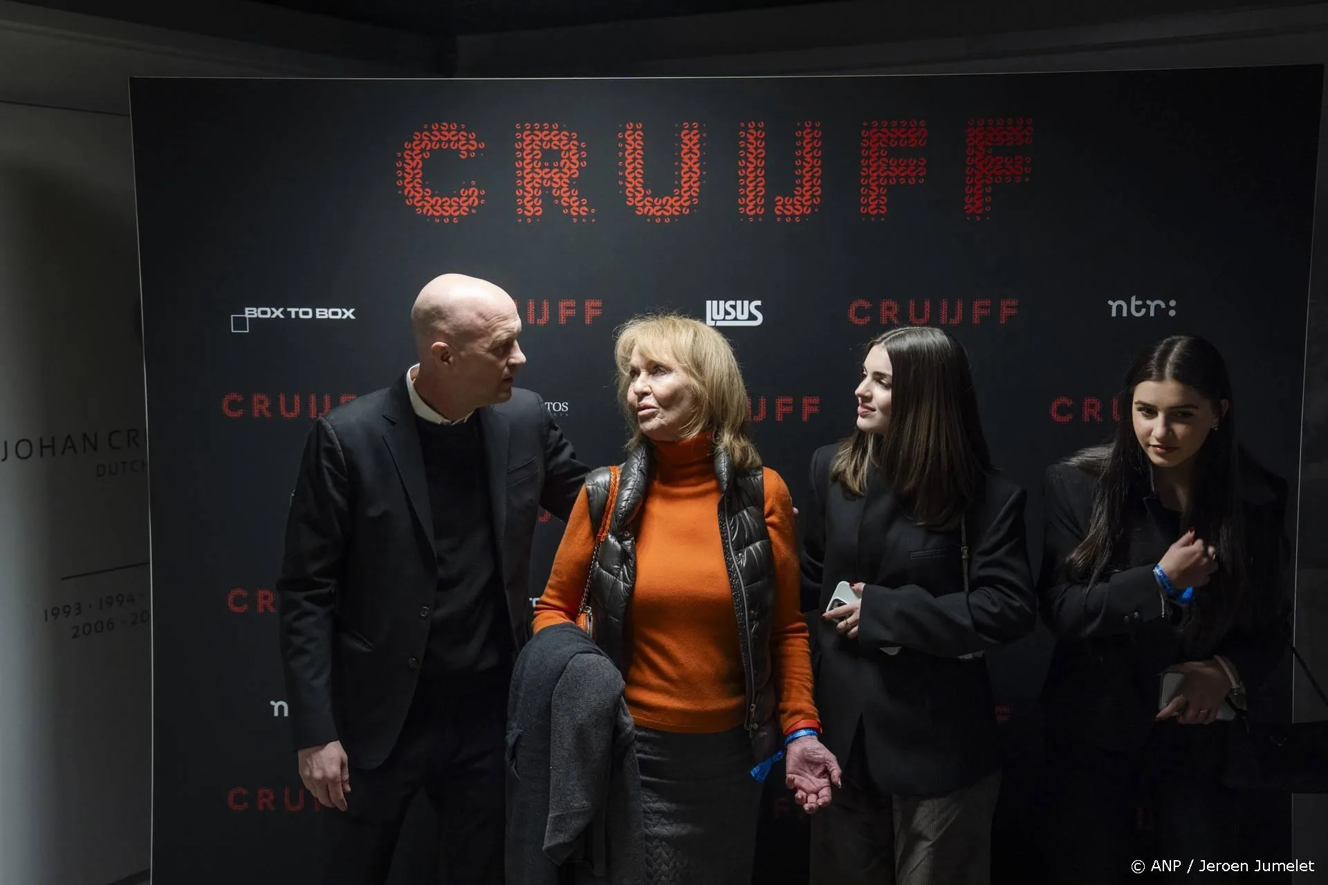 Emotionele première Johan Cruijff-documentaire: 'Hij is er niet, maar hij is er nog steeds'