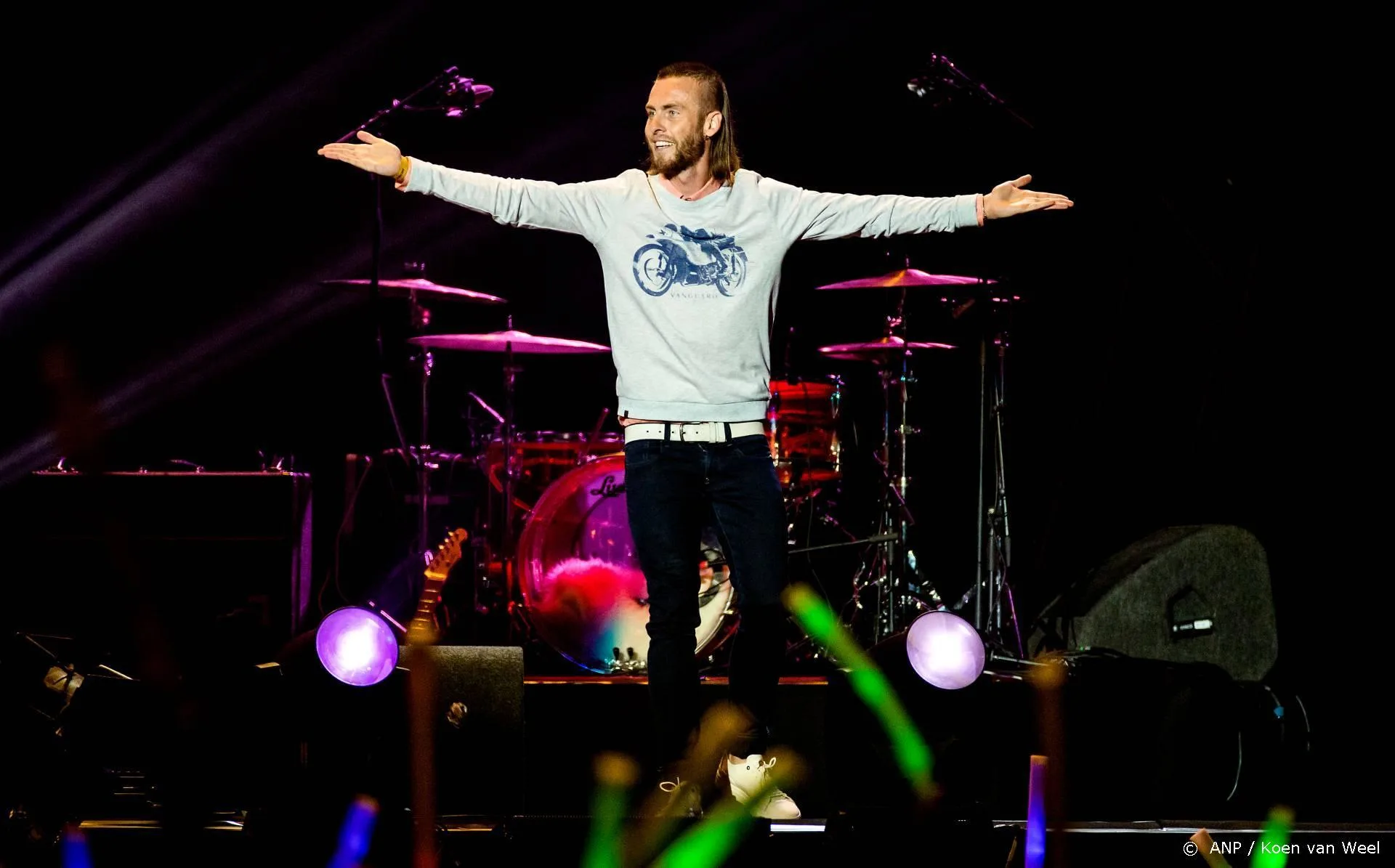 Zoon Nathan Rutjes presenteert nieuwe napraatserie Wie is de mol?