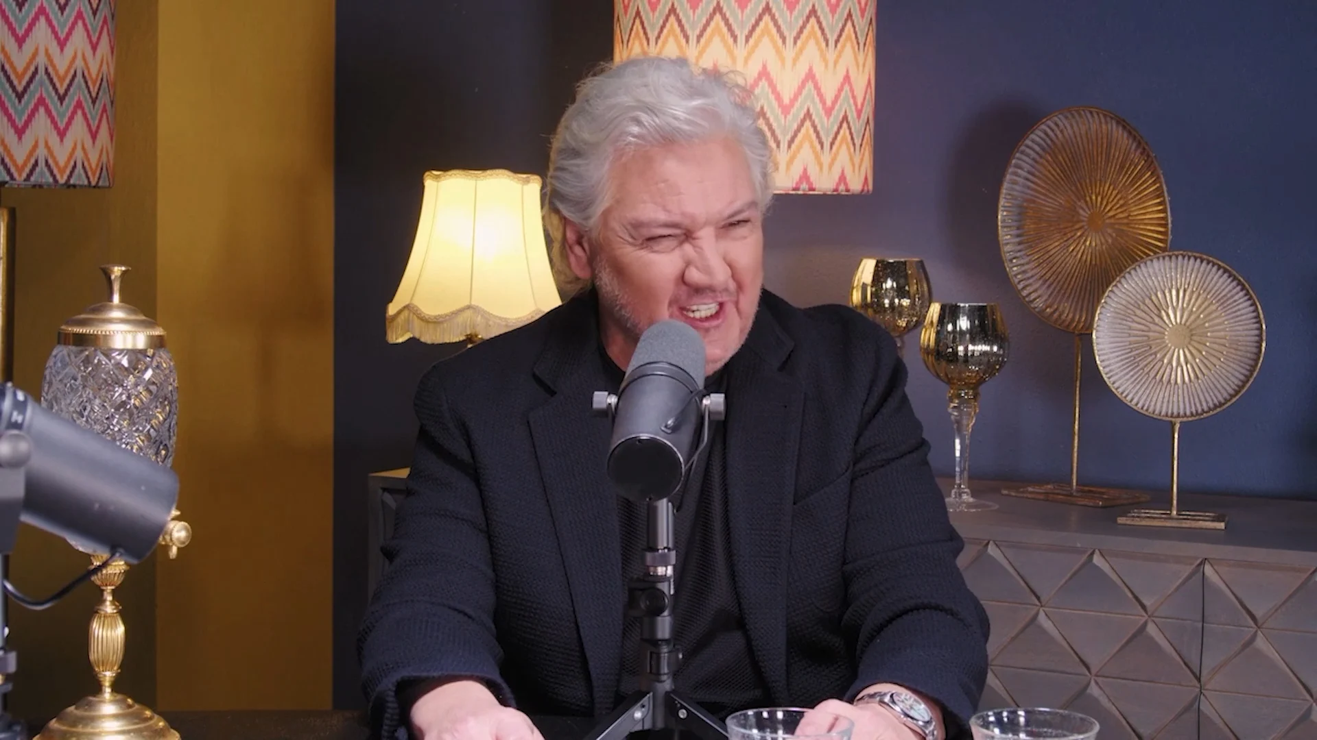 René scheurt uit zijn broek bij optreden