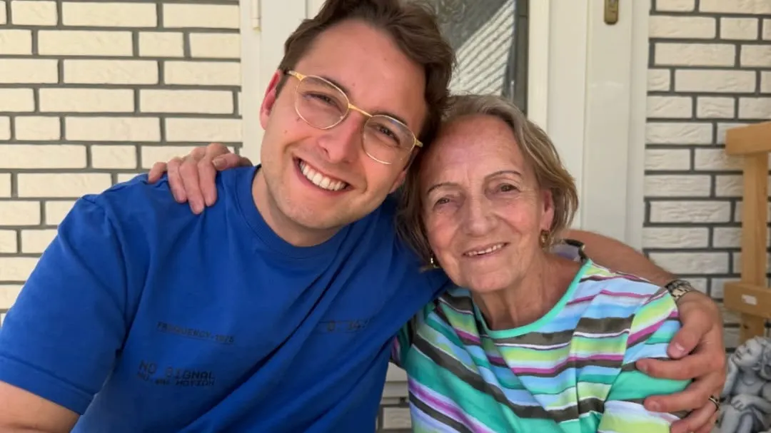 Christiaan Bauer emotioneel om zieke oma: 'Herkent me niet'