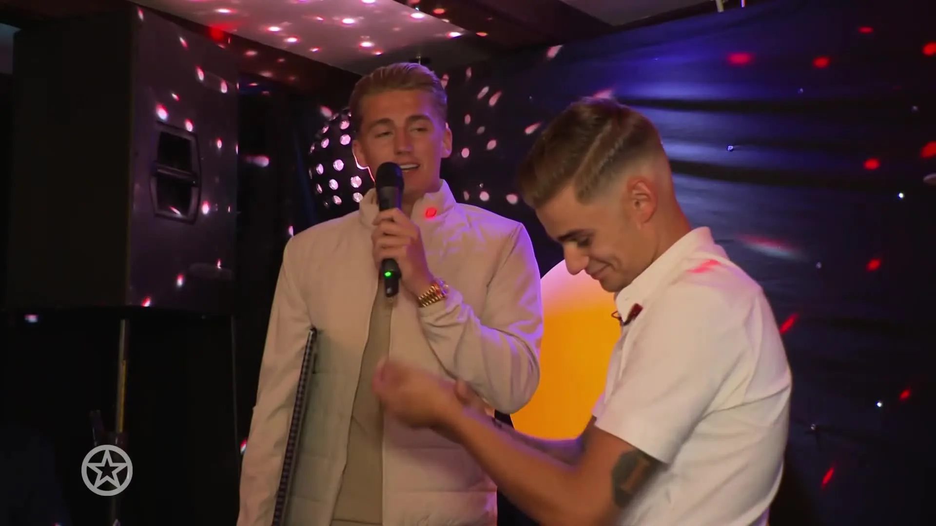 Mart Hoogkamer heeft grote verrassing voor zijn muzikale broertje