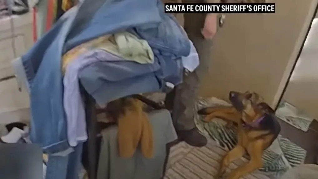 Beelden agenten vrijgegeven die acteur Gene Hackman en vrouw dood aantreffen