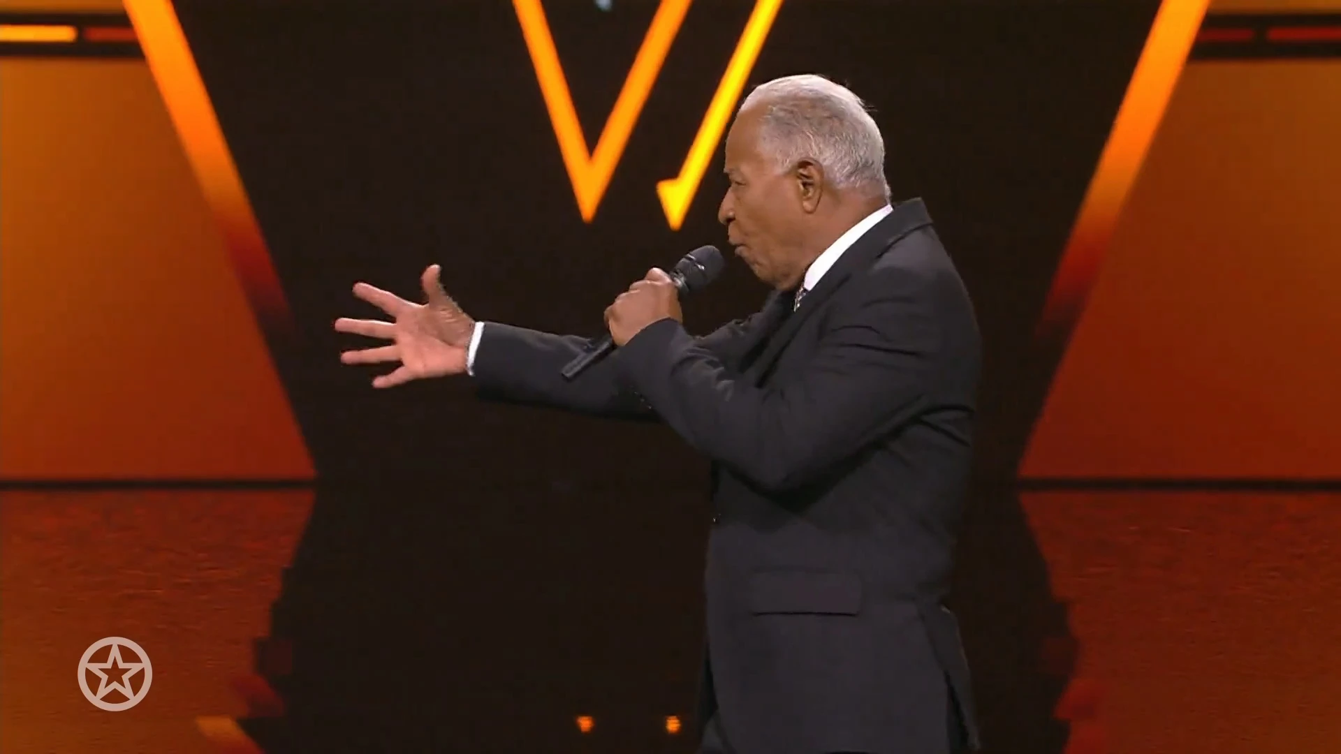 De 76-jarige Humphrey zette met zijn The Voice-optreden de studio op z’n kop