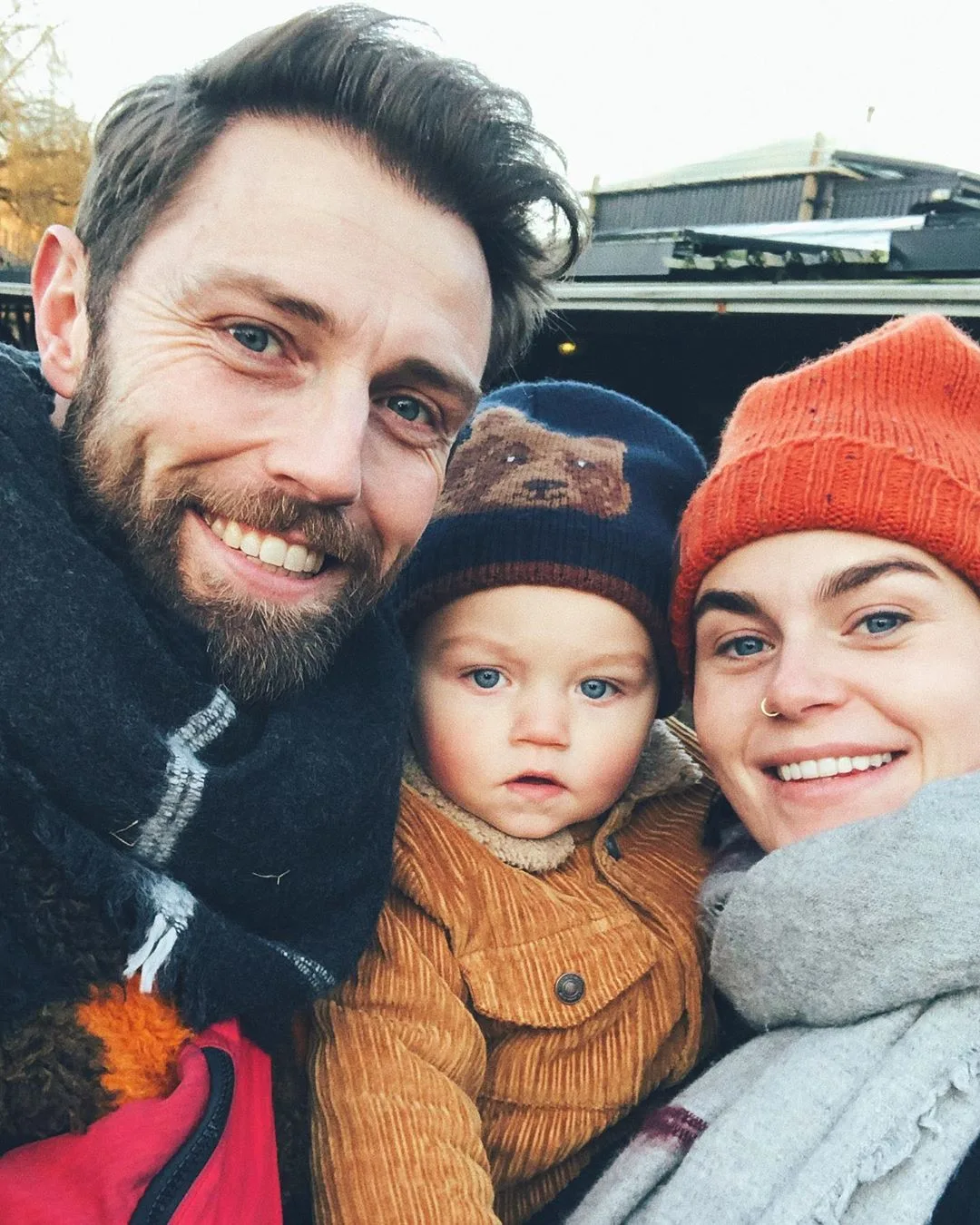 CUTE: 'Rox' Hazes geniet van haar mannen tijdens boswandeling