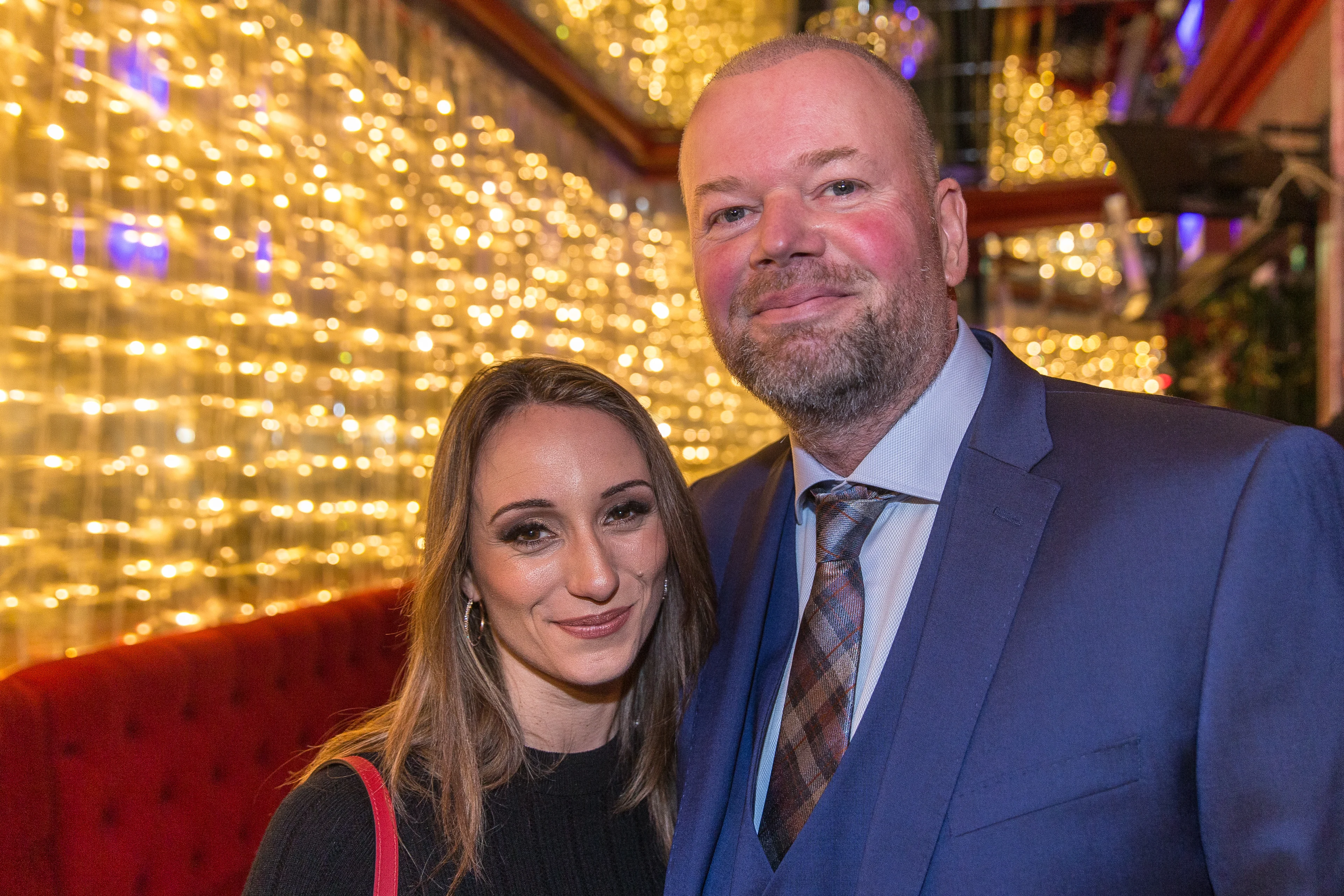 Raymond van Barneveld gaat samenwonen met Julia 