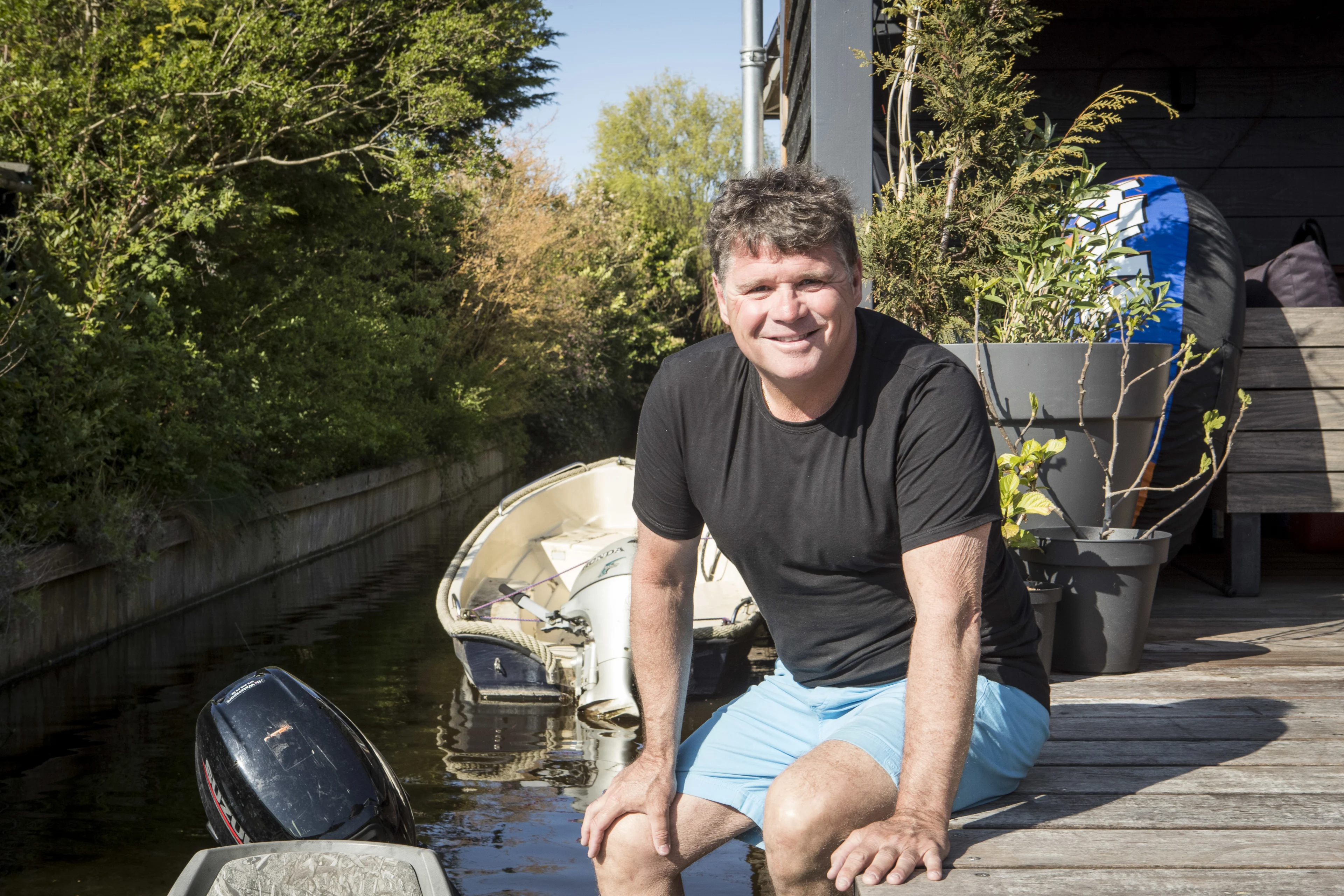 ZIEN: Wolter Kroes zingt met zieke fan