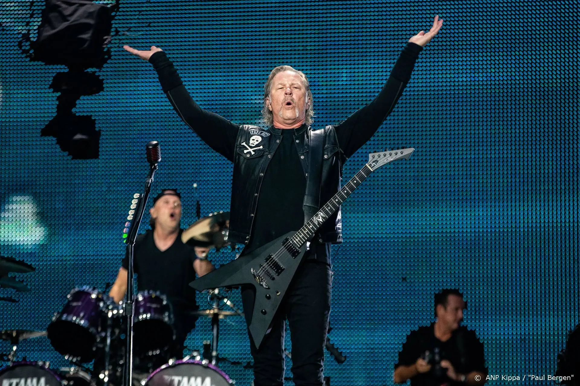 Ook Metallica gul in strijd tegen coronavirus