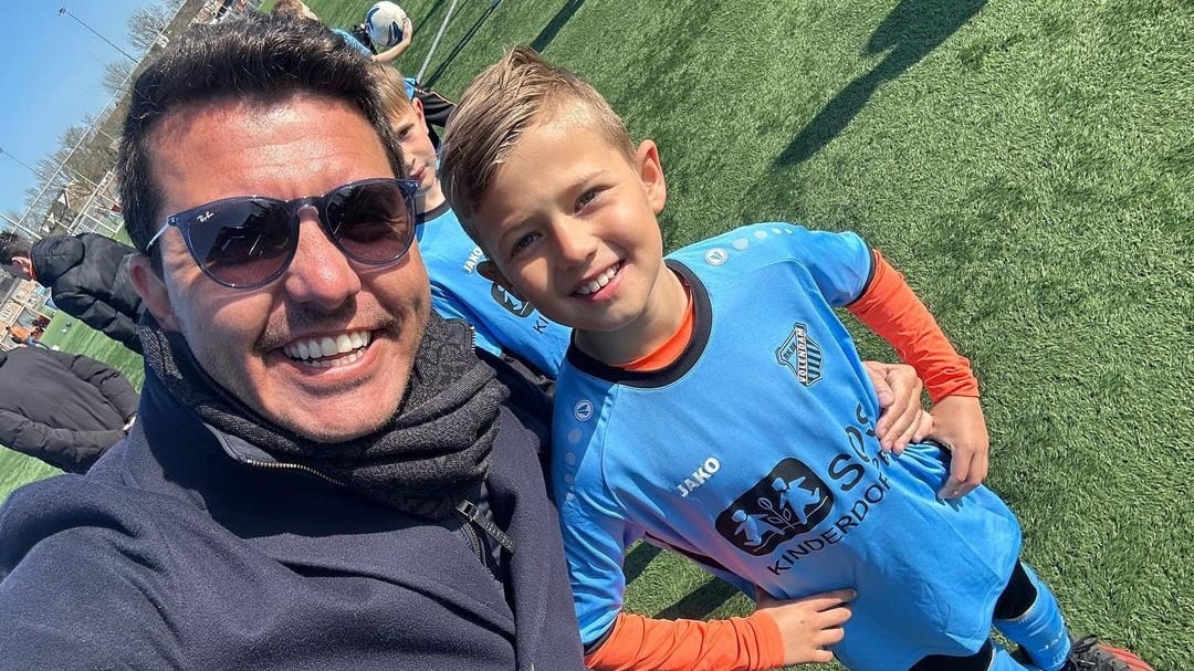 ZIEN: Zoon Jan Smit maakt zang-debuut