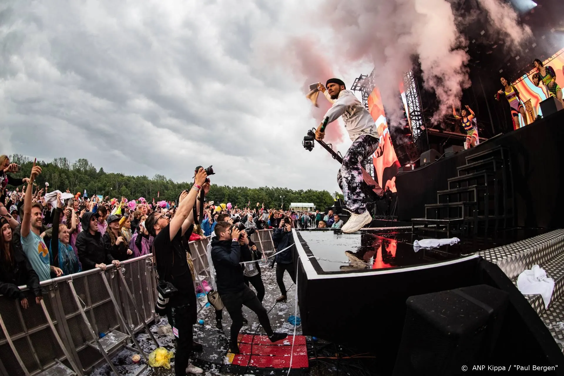 Concertorganisator Mojo: Vaccinbesluit kabinet 'zeer heftig'