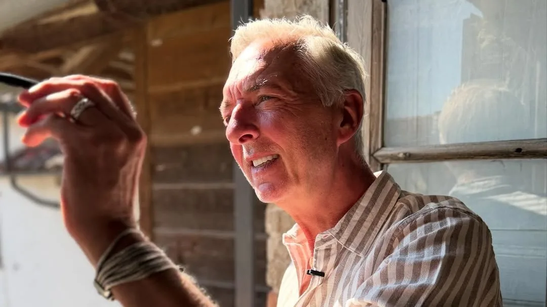 Zien: Martien Meiland doet aankondiging in 'straattaal'