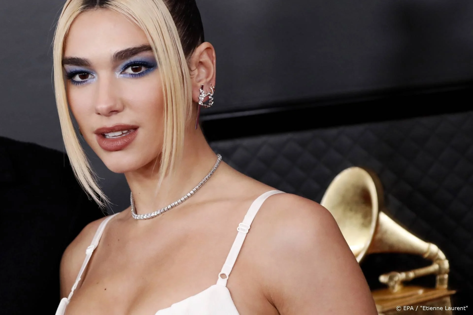 Dua Lipa stelt release remix-album week uit