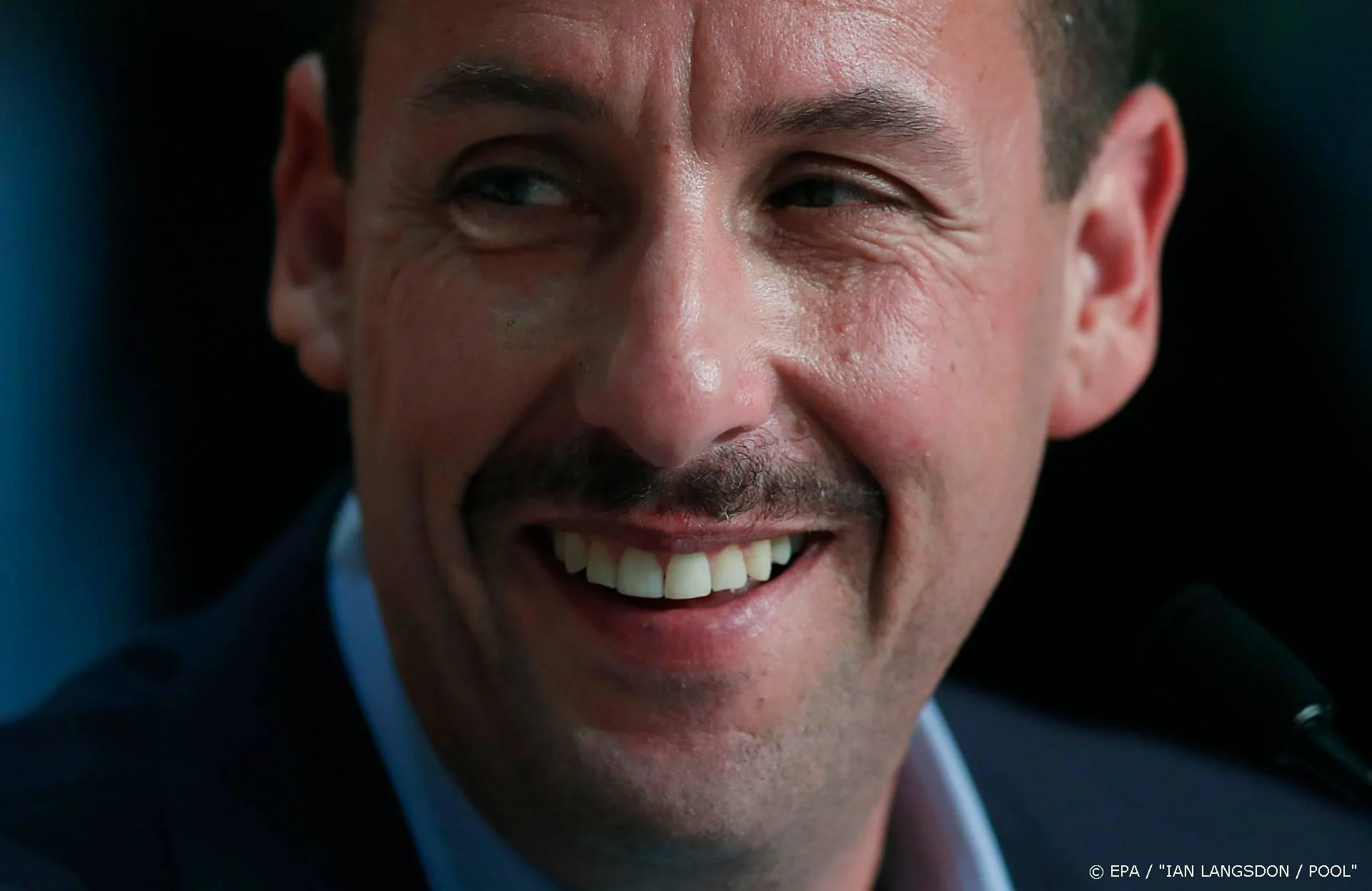 Howie Mandel en Adam Sandler halen geld op voor werkloze komieken