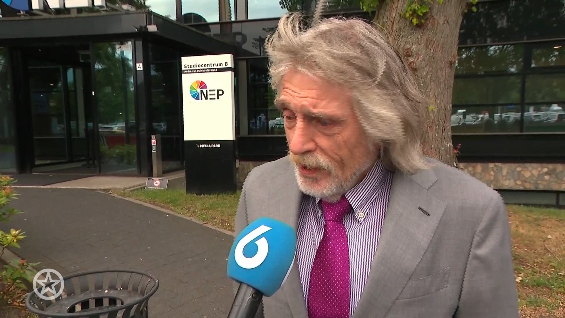 Johan Derksen reageert op extra VI-uitzending na val kabinet