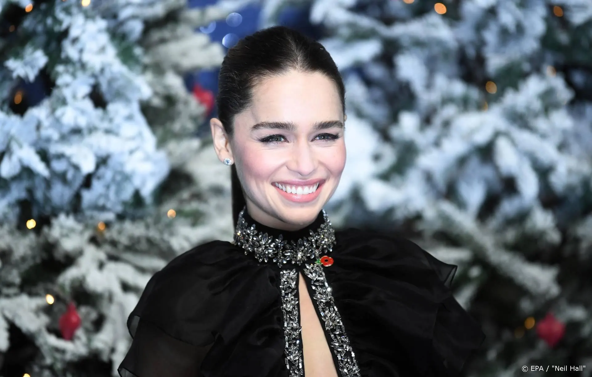Emilia Clarke moest huilen door kerstcadeautje van broer