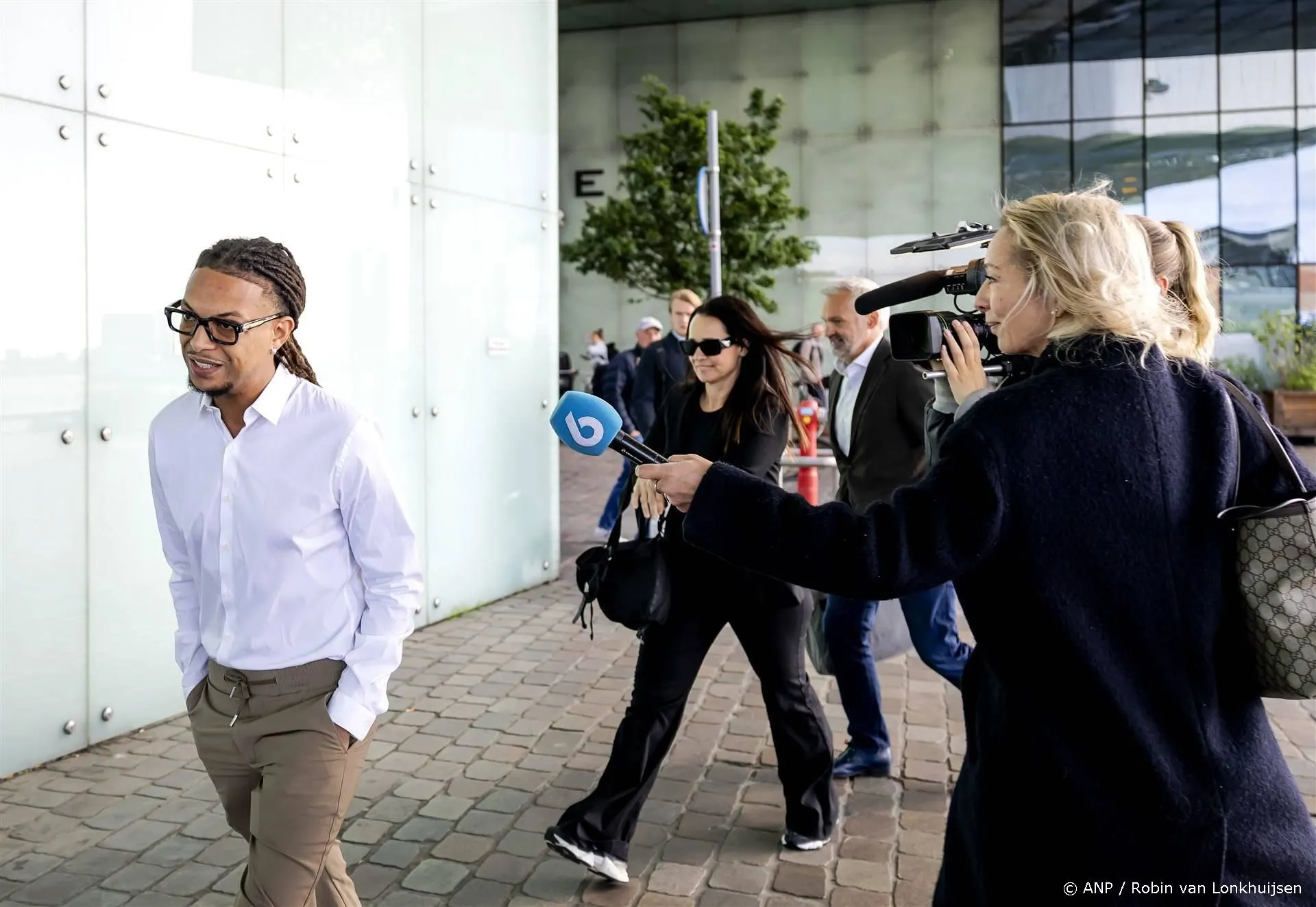 Is Ronnie Flex aanwezig bij het hoger beroep tegen Top Notch?