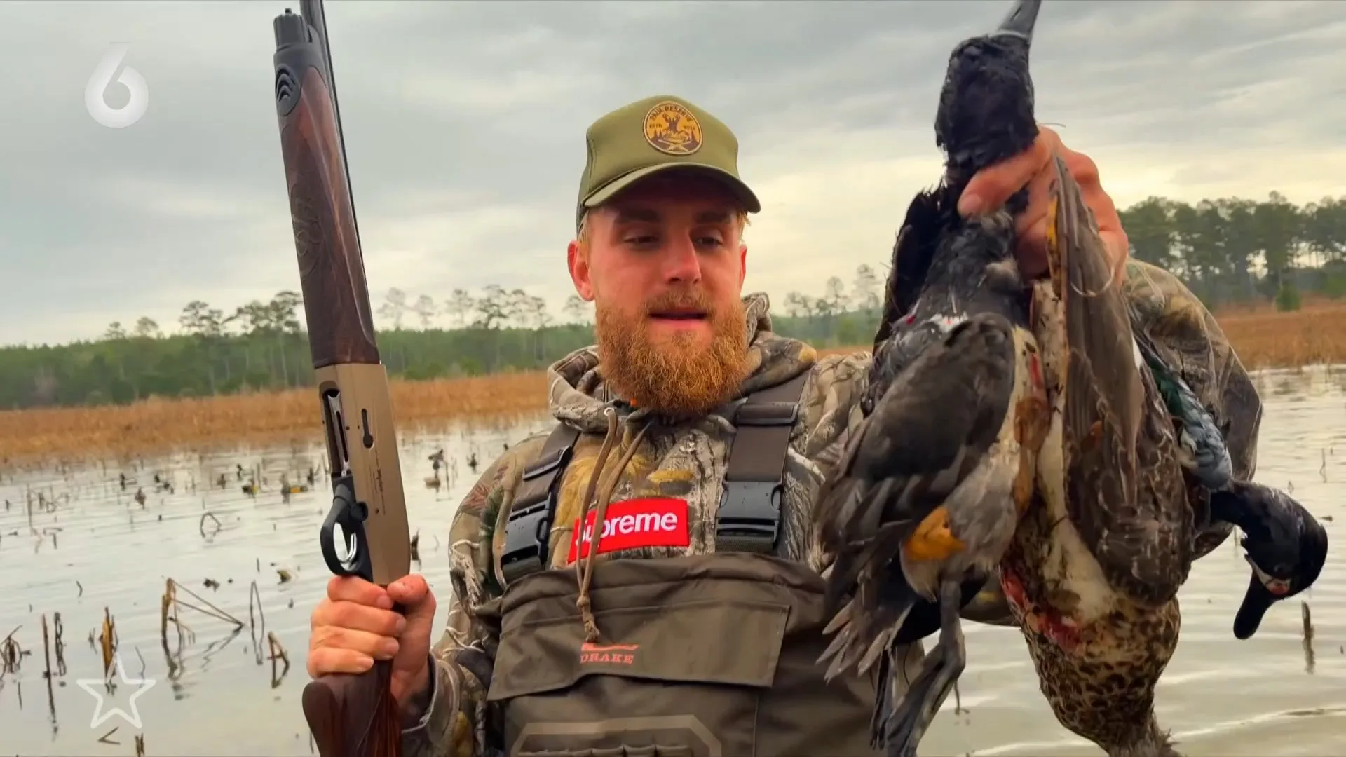 Jake Paul wimpelt ophef over zijn jachttrofeeënfoto's af