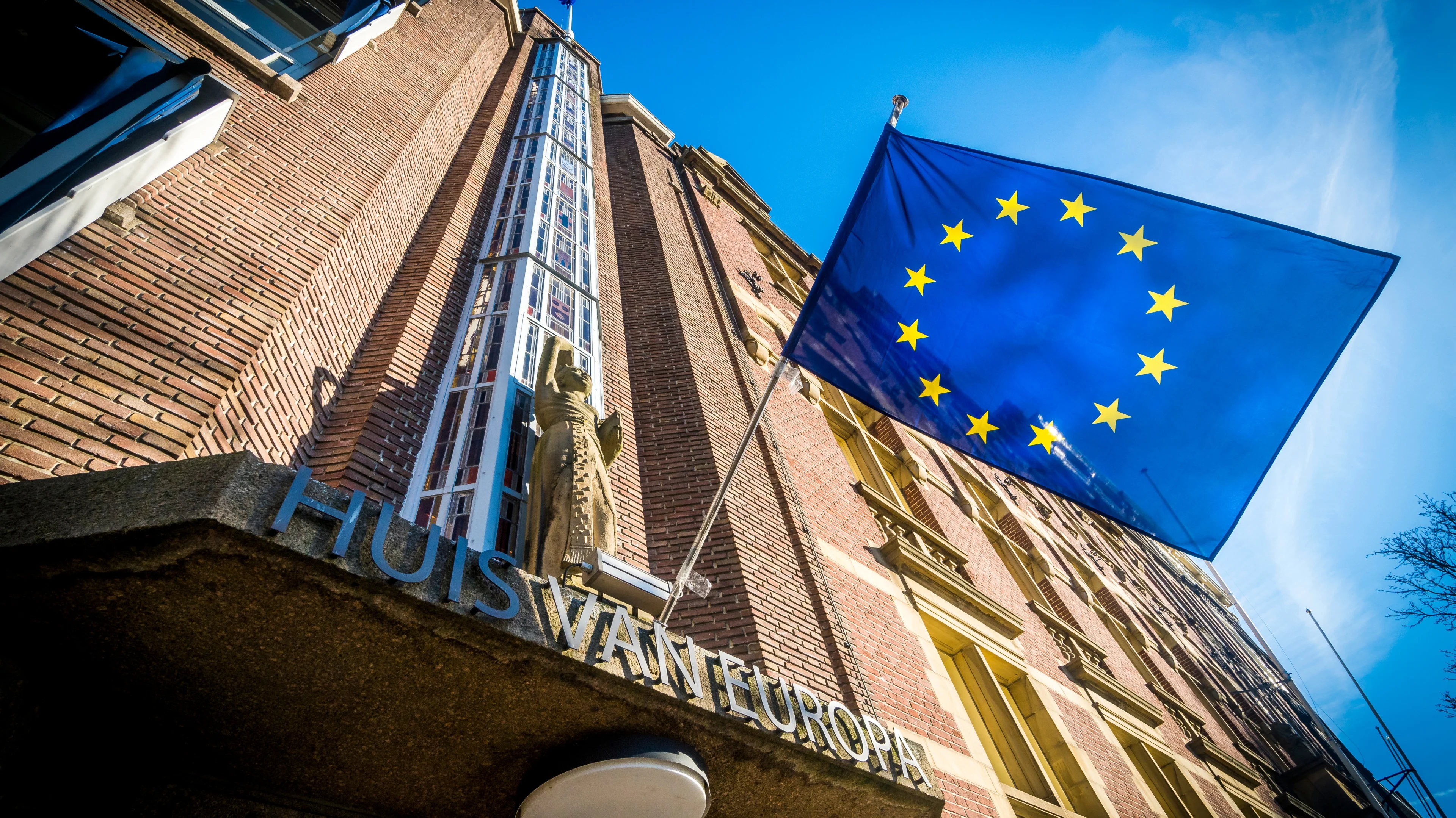 Politie arresteert parlementslid na inval seksfeest