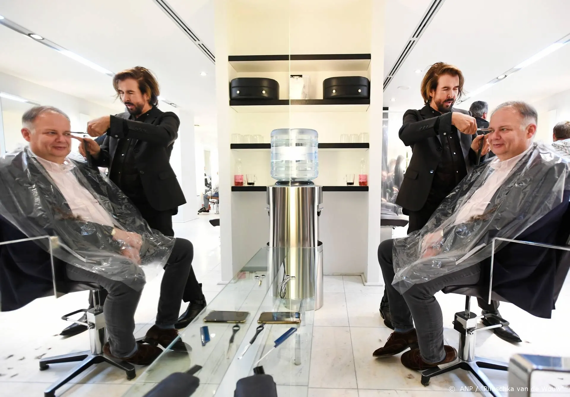 Mari van de Ven opent salon om middernacht