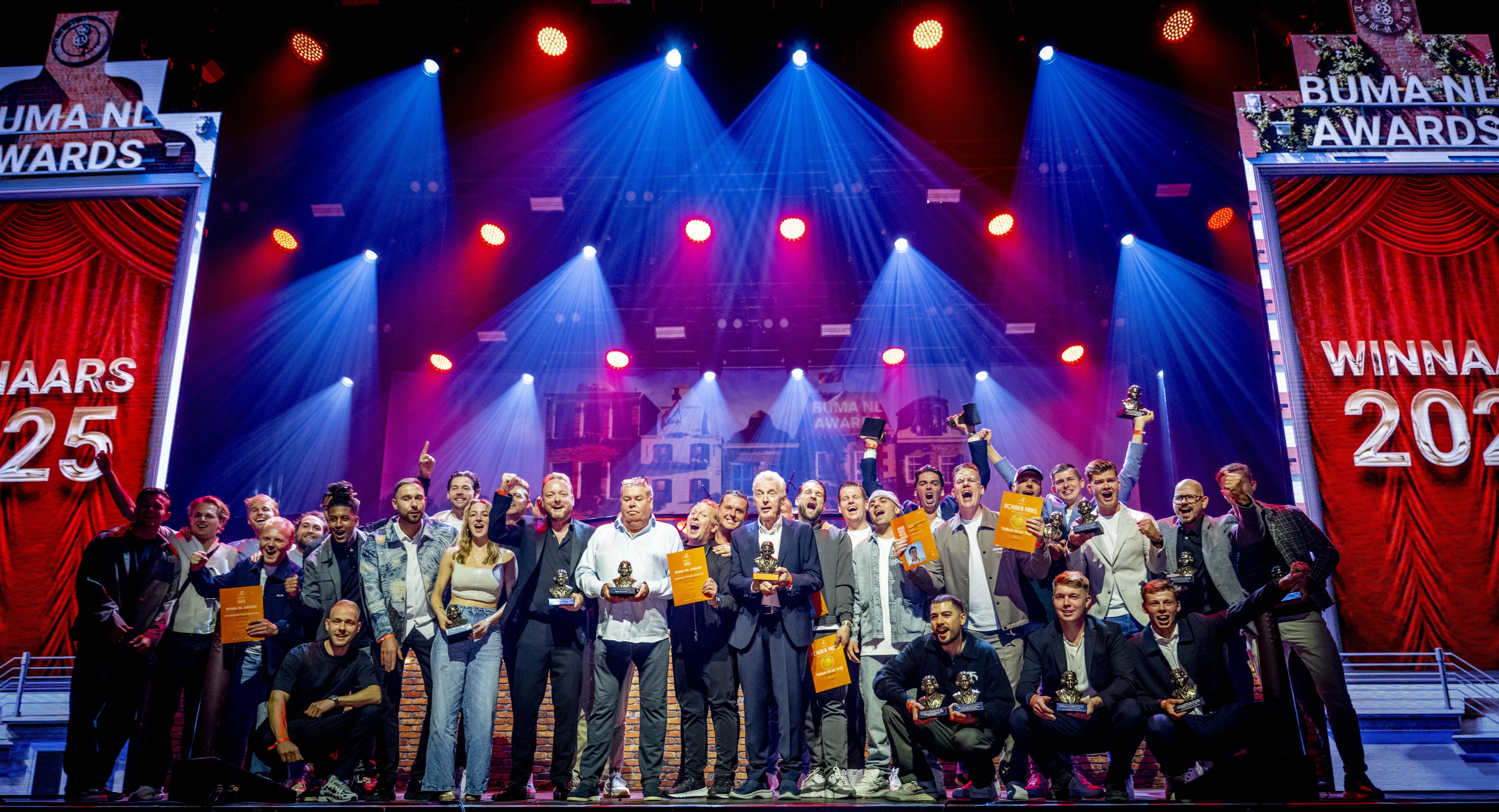 Deze zanger is de grote winnaar geworden bij Buma NL Awards