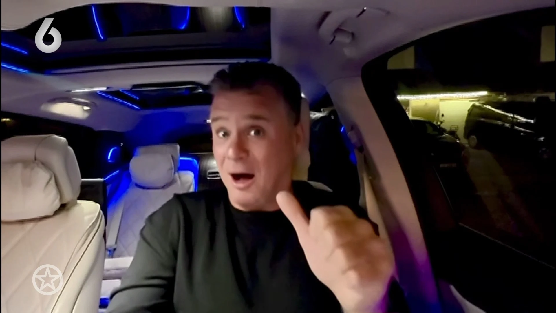 Wolter Kroes valt hard tijdens optreden