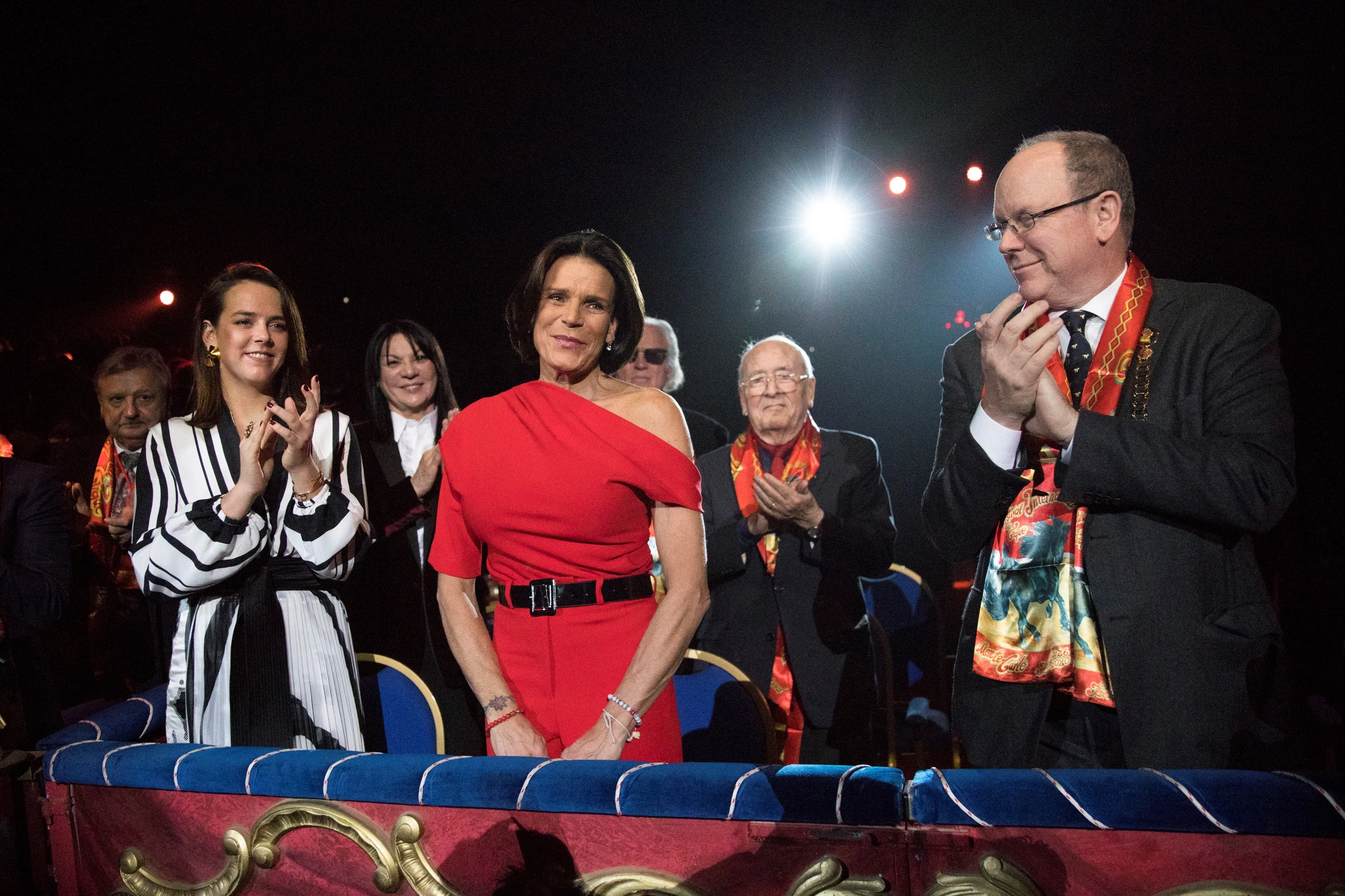 Albert en Stéphanie van Monaco te zien in het circus