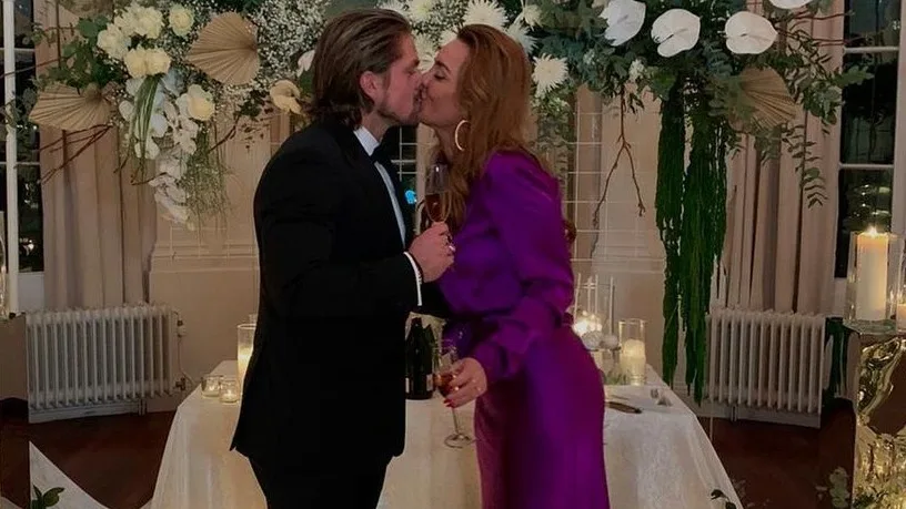 ZIEN: Monique deelt eerste beeld van trouwjurk 