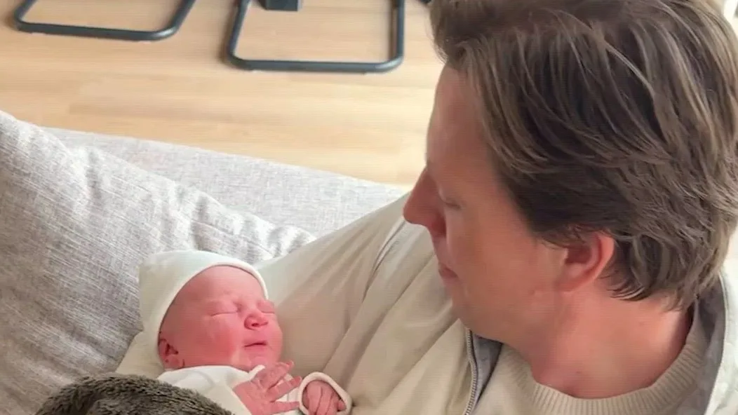 Zien: Freek Vonk deelt prachtig babynieuws: 'Welkom...'