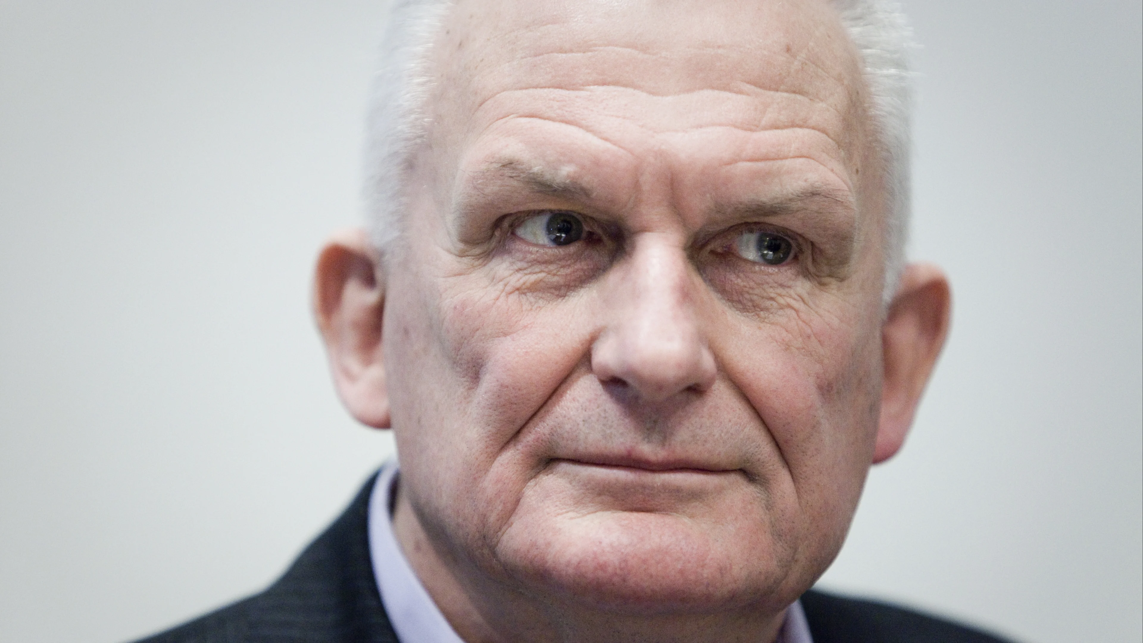 Cabaretier en schrijver Wim de Bie (83) overleden