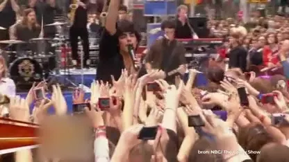 Na tien jaar nieuw album Jonas Brothers