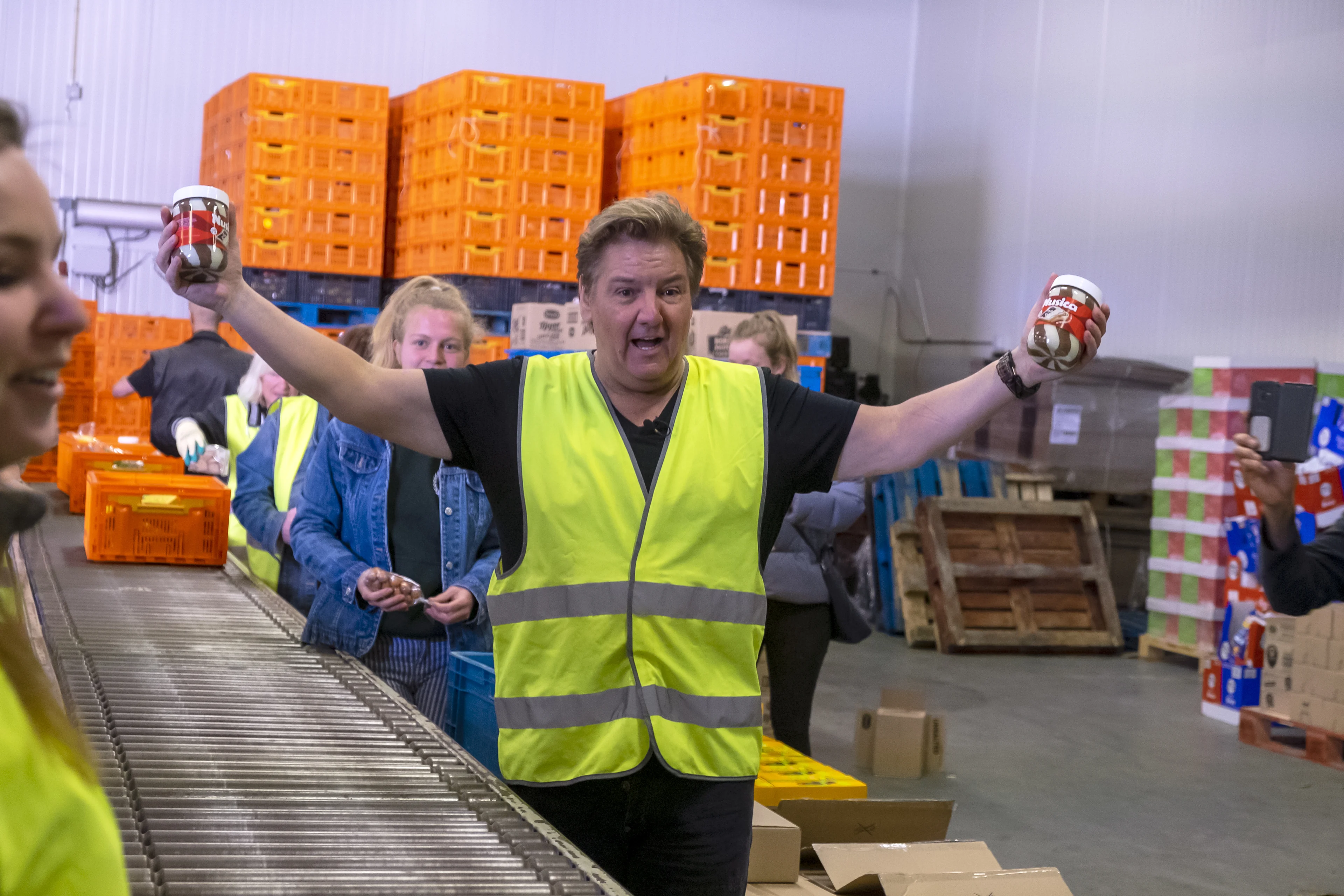 René Froger steekt Voedselbank hart onder de riem