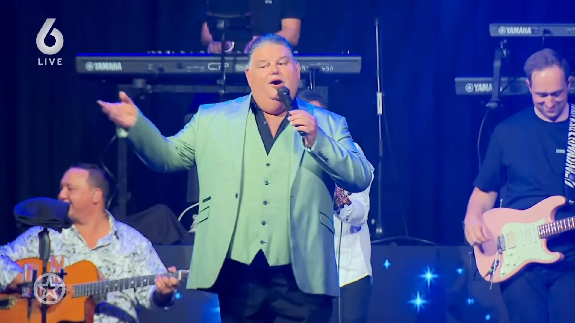 Django Warner viert jubileum van zijn nummer Kali