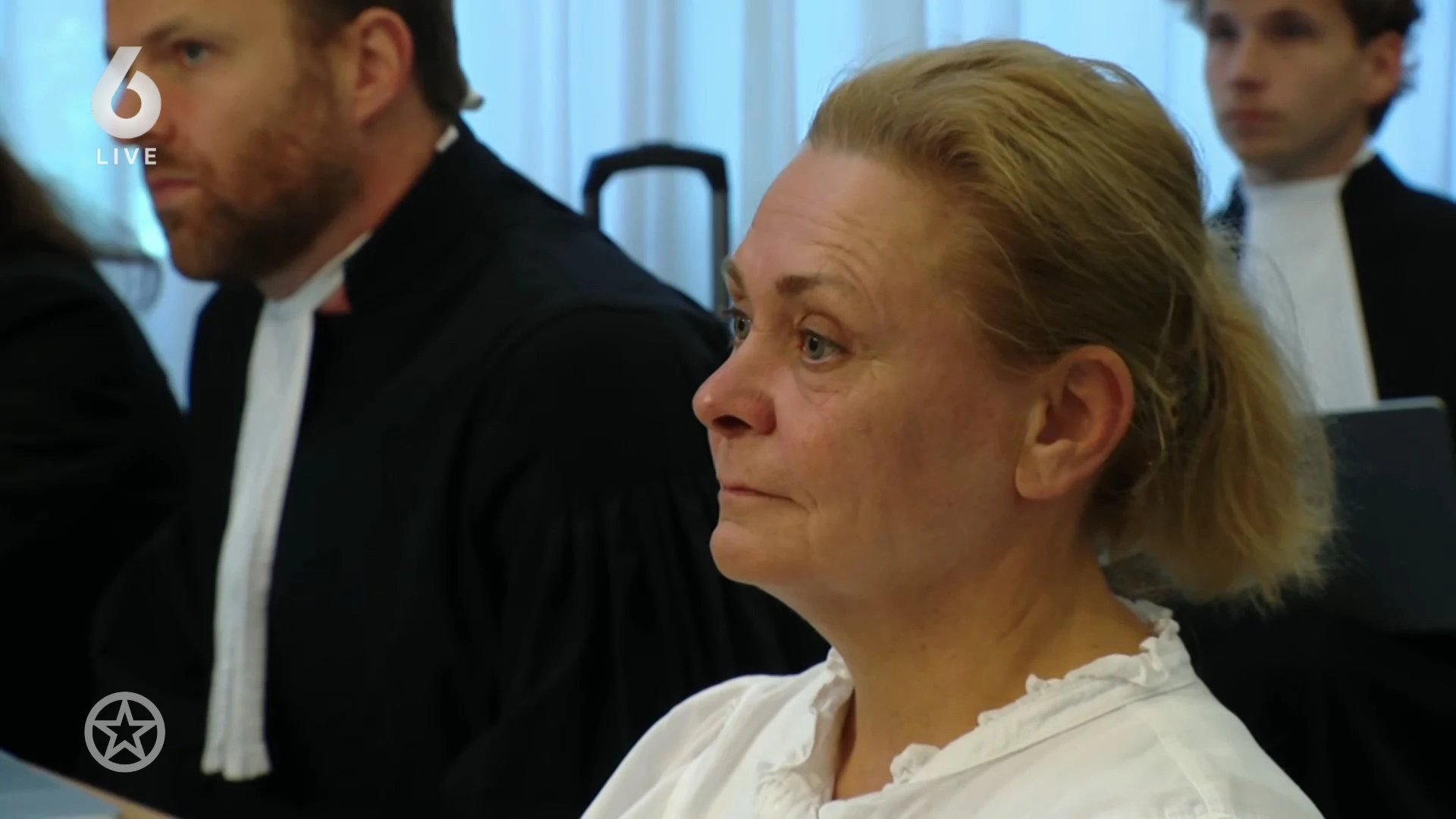 Rachel Hazes in de rechtbank lijnrecht tegenover Marieke van Beek