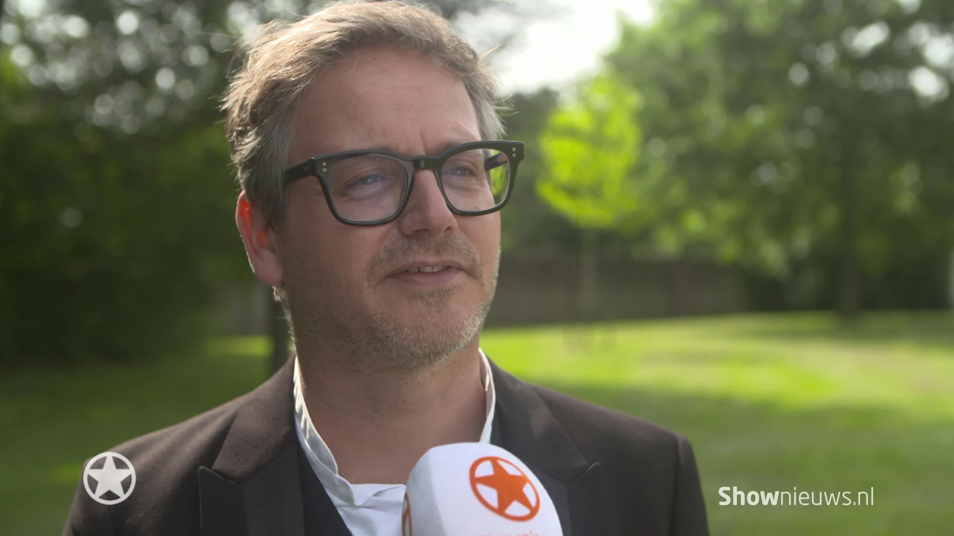 Guus kan z'n geluk niet op!