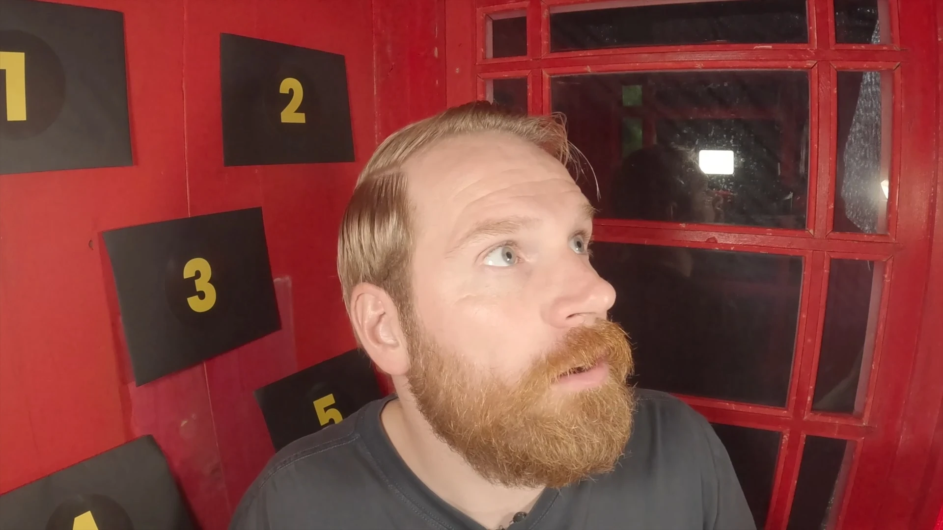 Waar zit Stefan opgesloten?