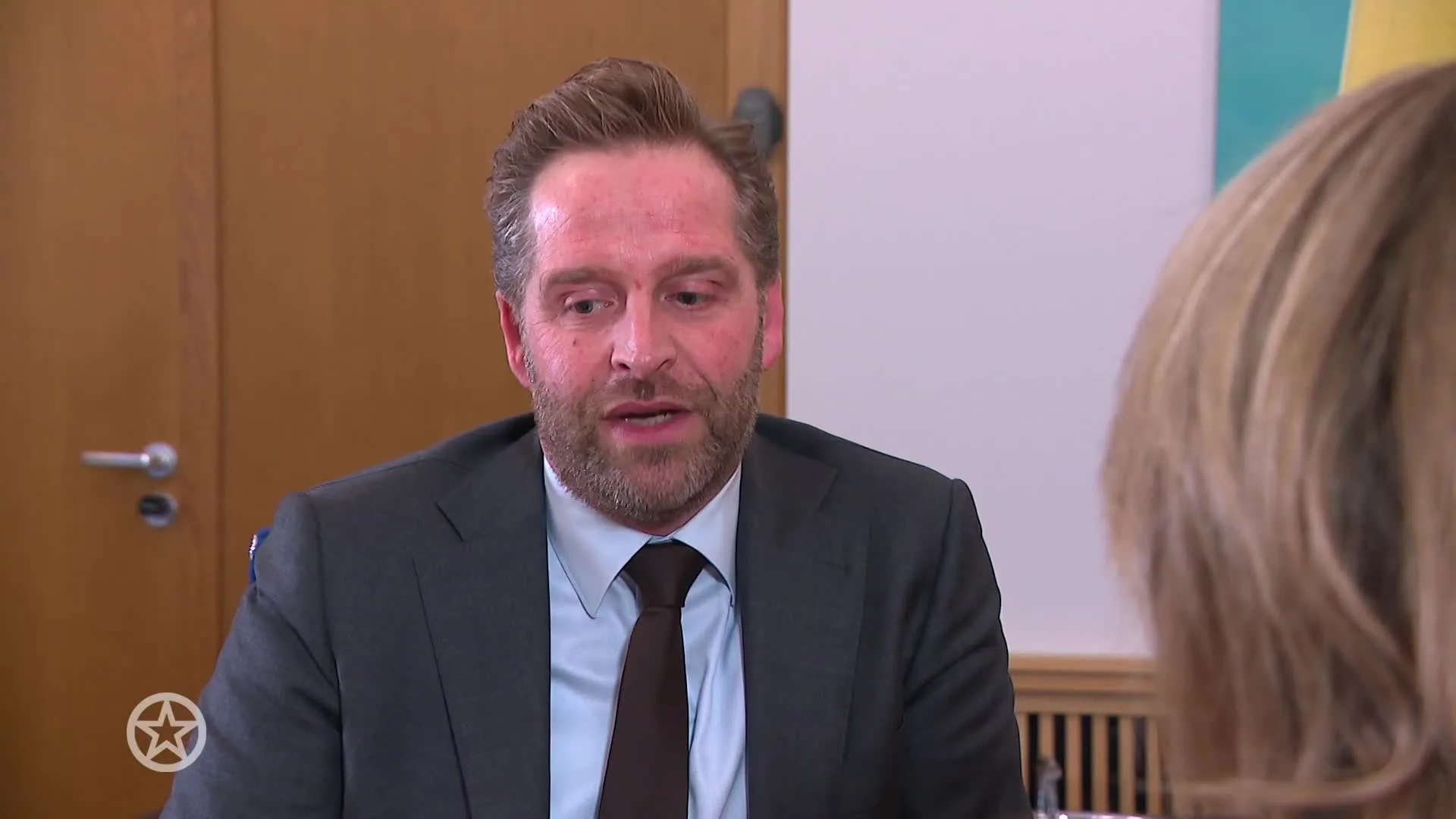 Leontien heeft persoonlijk gesprek met Hugo de Jonge