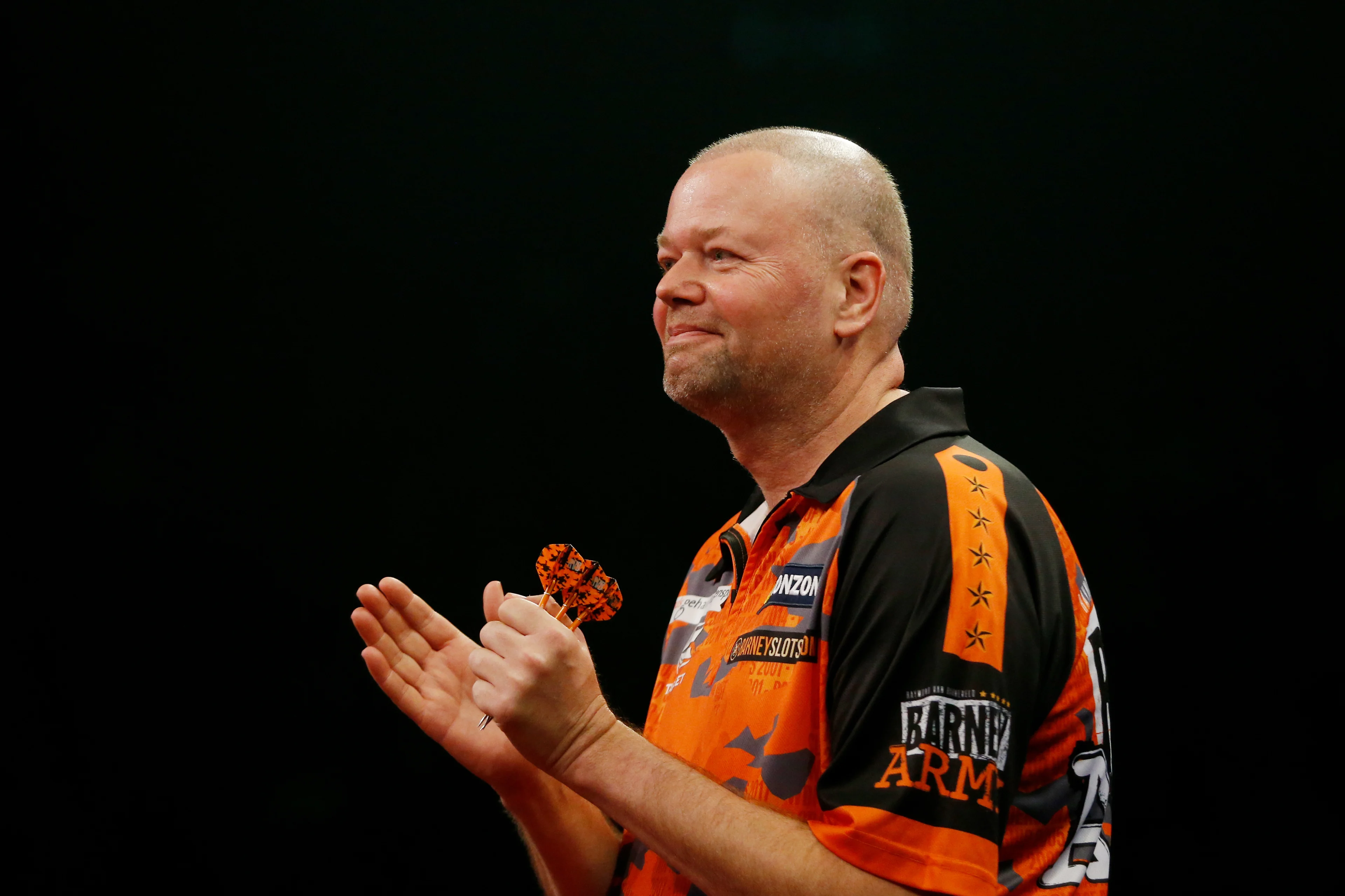 Barney gooit al zijn prijzen de deur uit